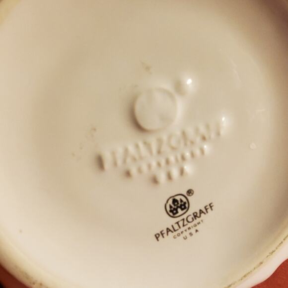 Vintage Pfaltzgraff Winterberry Sant Claus Toby Mug - Picture 4 of 4